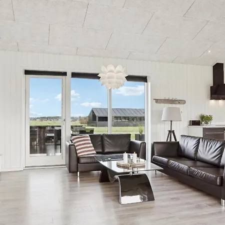 4 Bedroom Gorgeous In Feriehus