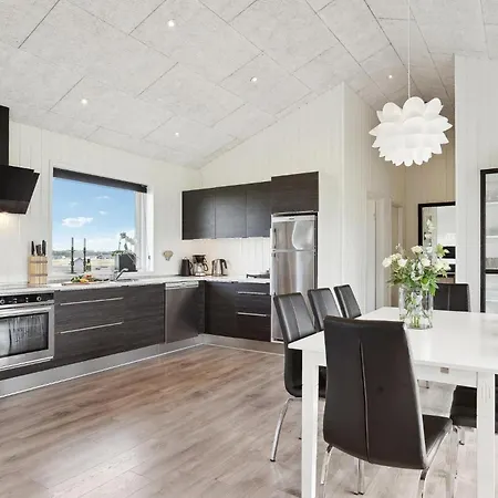 Feriehus 4 Bedroom Gorgeous In