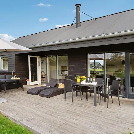 4 Bedroom Gorgeous In Feriehus *