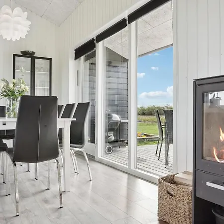 4 Bedroom Gorgeous In Feriehus Løkken
