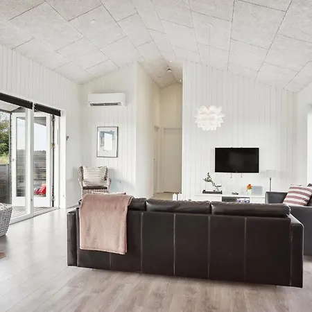 4 Bedroom Gorgeous In * Løkken